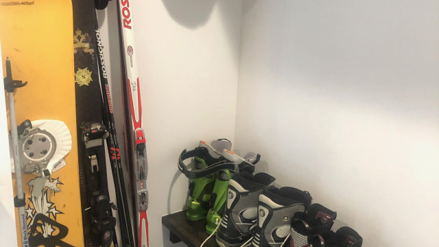 The lower level entry foyer also provides ski and snowboard storage, and doubles as hiking or biking storage during the summer.